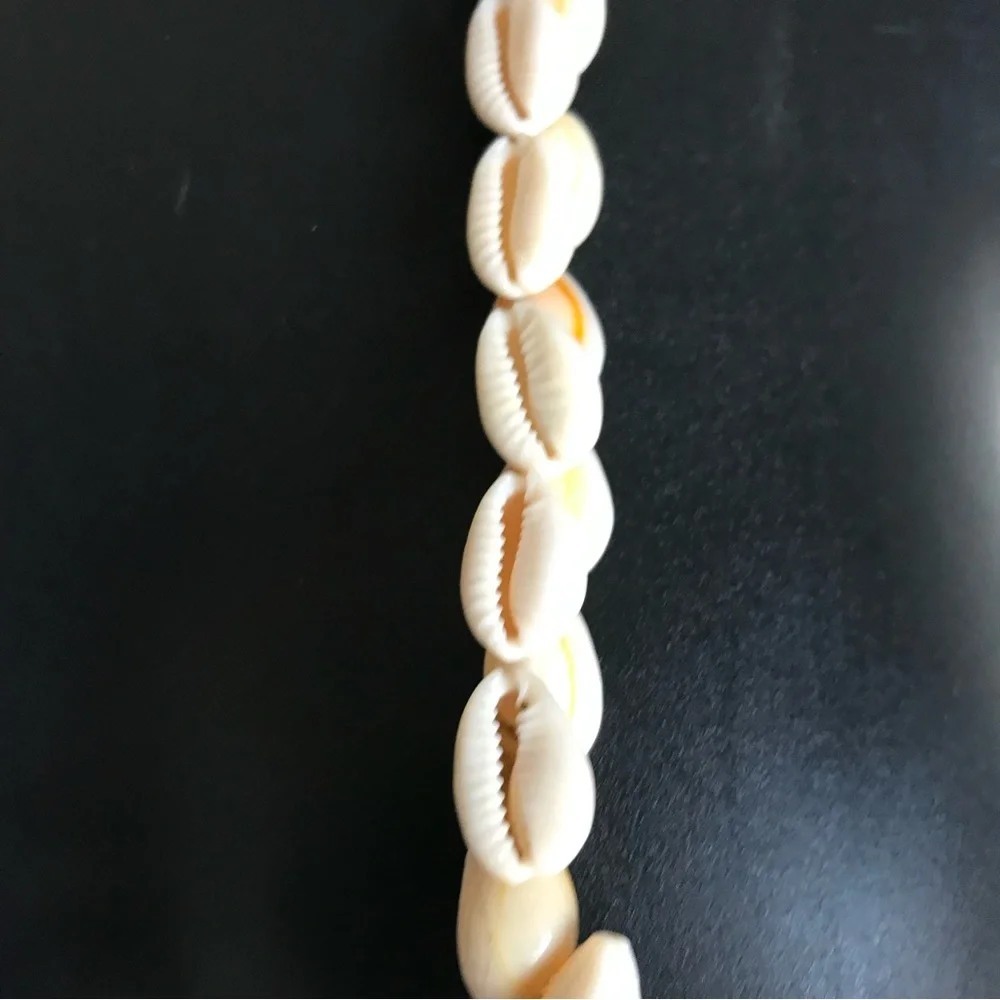 Cowrie Shell Necklace Flower Dangle - Picture 2 of 4